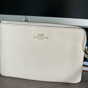 Coach single pocket clutch